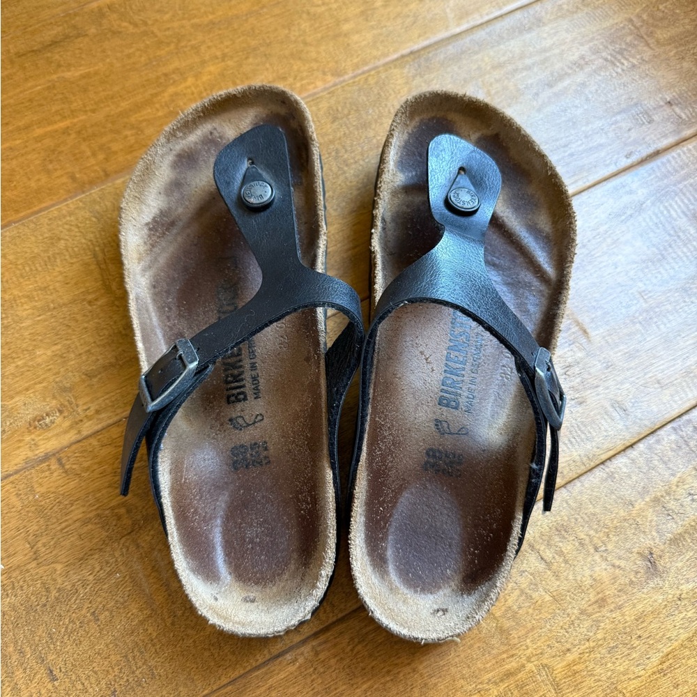 Birkenstock Women’s Gizeh Black Sandals - Picture 2 of 5